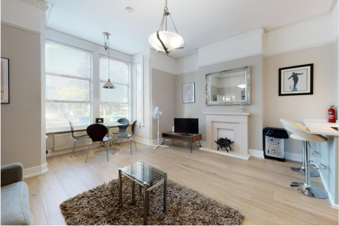 Super 1 Bedroom Flat In Hendon Near Middlesex University With Private Parking Экстерьер фото